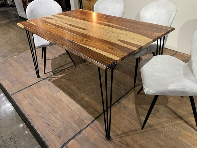 Table de cuisine en bois de rose naturel massif 55"L x 36"W dans Mobilier de salle à manger et cuisine  à Longueuil/Rive Sud