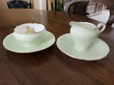 This is a beautiful, vintage Aynsley China cream and sugar set, perfect for adding a touch of elegan...
