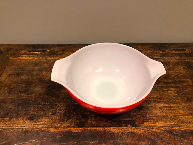 Vintage Pyrex Bowl Cinderella Red mixing bowl in Arts & Collectibles in City of Toronto - Image 2