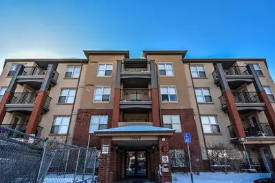 SPACIOUS 2 BEDROOM 2 BATHROOM CORNER UNIT, AVAILABLE AUGUST 1
