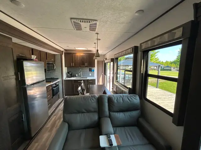 Beautifully Maintained Seasonal Trailer. in Houses for Sale in Kitchener / Waterloo - Image 5