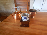Bouilloire, vide poches et moulin à café vintage/antique