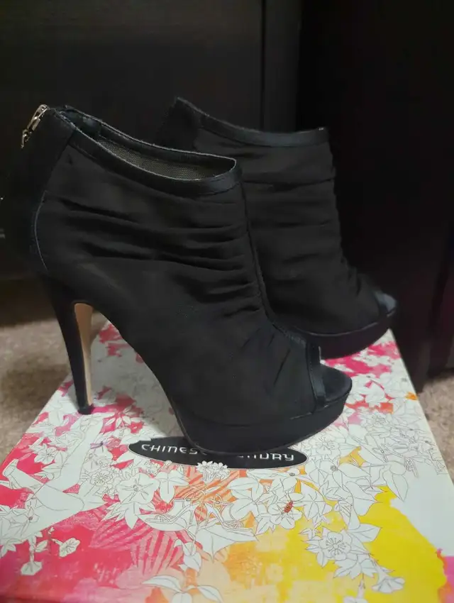 Chinese Laundry Women Black High Heels Size 6 in Women's - Shoes in Calgary - Image 3