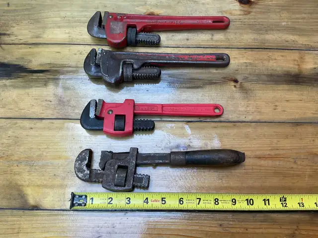Set of 4 Pipe Wrenches !