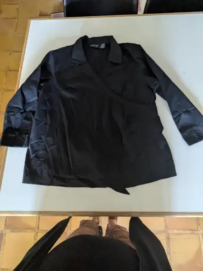 Vêtements de maternité/Maternity clothing, View more