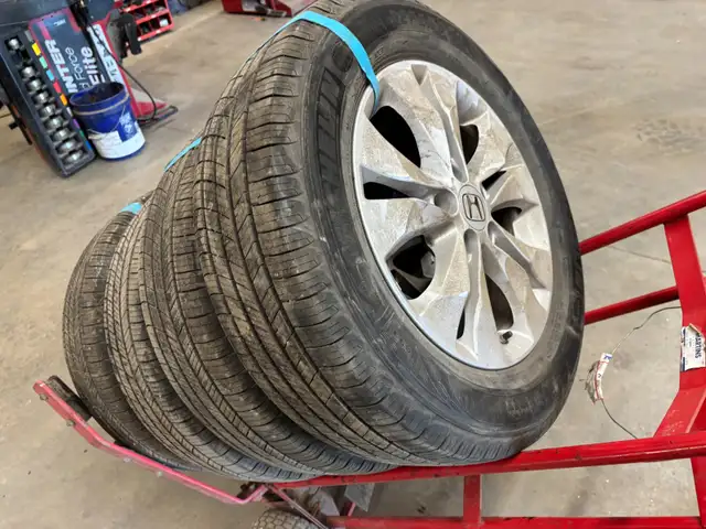 225/65 R17 Michelin Defender Tires on  Honda Rims in Tires & Rims in Brockville - Image 4