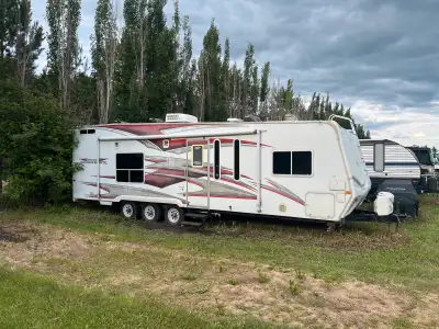 Model: LFC 2800. 28’ trailer but measures closer to 30’ around 35’ total with hitch. 16' total lengt...