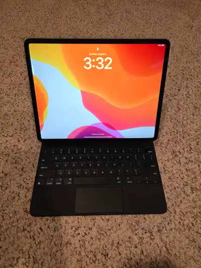 iPad Pro 12.9" 4th gen with magic keyboard, 128GB, View more