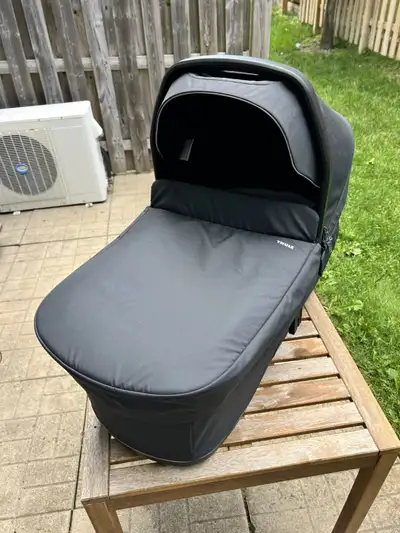 Thule Bassinet Black Like New - Urban Glide 3/4 + Sheet + Box, View more
