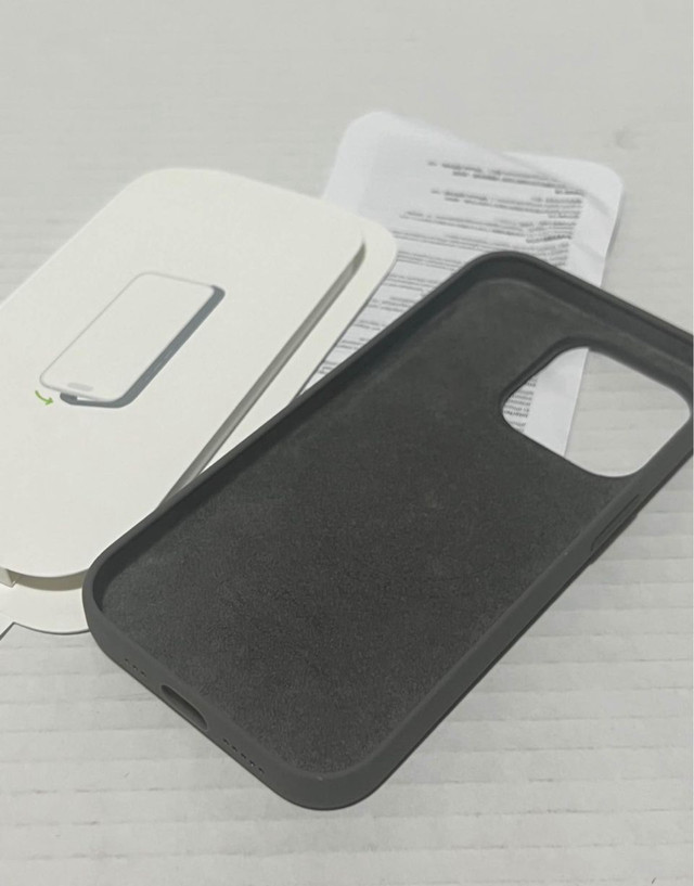NEW Apple iPhone 15 Pro Silicone Case with MagSafe - Clay in Cell Phone Accessories in London - Image 3
