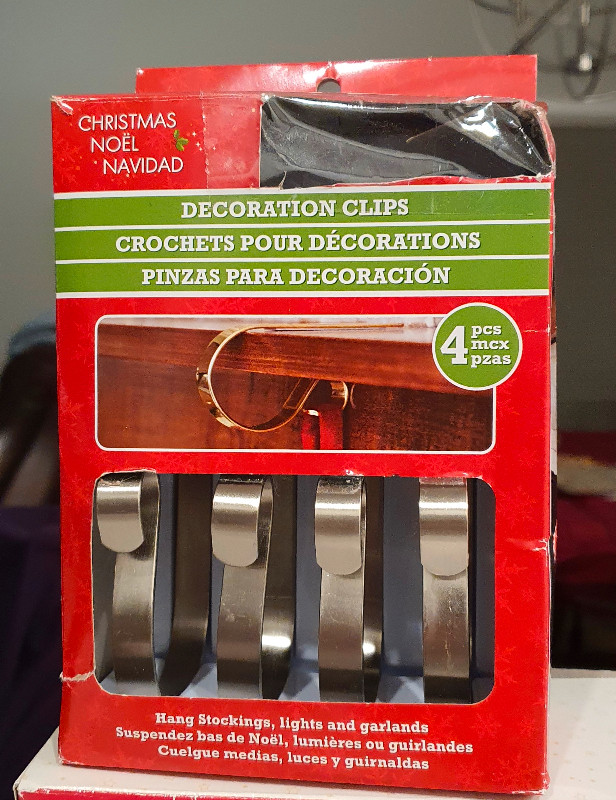 Christmas decoration clips in Holiday, Event & Seasonal in Comox / Courtenay / Cumberland - Image 3