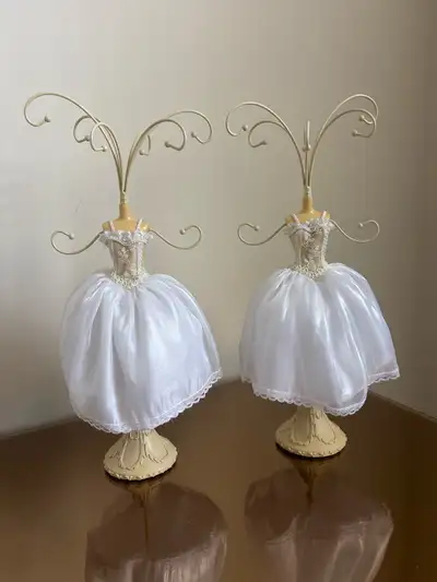 These unique jewellery holders feature a dress form design, perfect for showcasing necklaces, bracel...