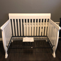 DaVinci Kalani 4-in-1 Convertible Crib in White Baby Crib - Used