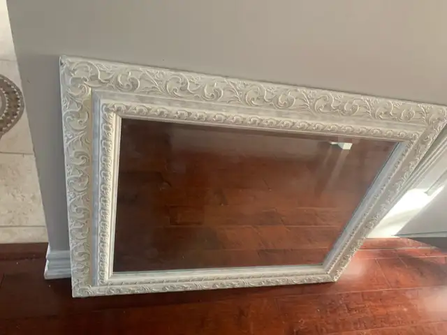 Framed wall Mirror 32 x 26” in Home Décor & Accents in Mississauga / Peel Region - Image 2