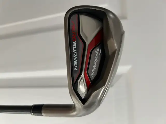 Taylormade Aeroburner Irons With Graphite Shafts in Golf in Oakville / Halton Region - Image 2