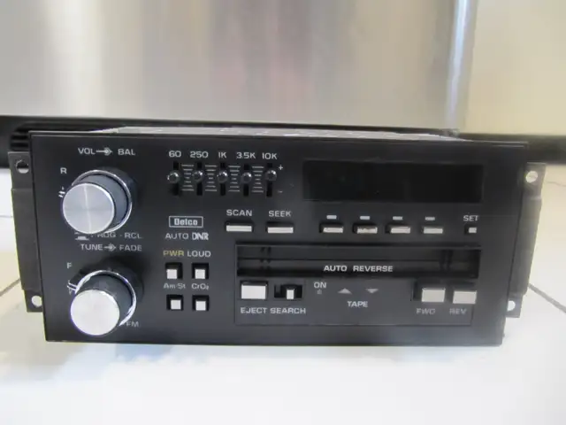 AC Delco Model 16050353 AM FM Cassette Stereo Equalizer Cir 1987 in Arts & Collectibles in Mississauga / Peel Region - Image 2