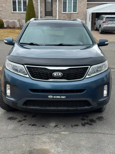 VUS familial en bon état général, vendu entre particuliers Moteur V6 3.3L Traction intégrale AWD Jam...