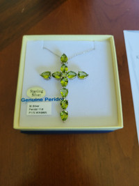 Brand New Sterling Silver Natural Peridots Necklace For Sale
