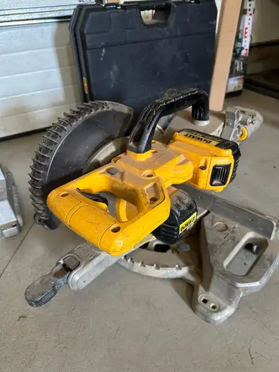 Good working condition. Comes with a 20v max battery