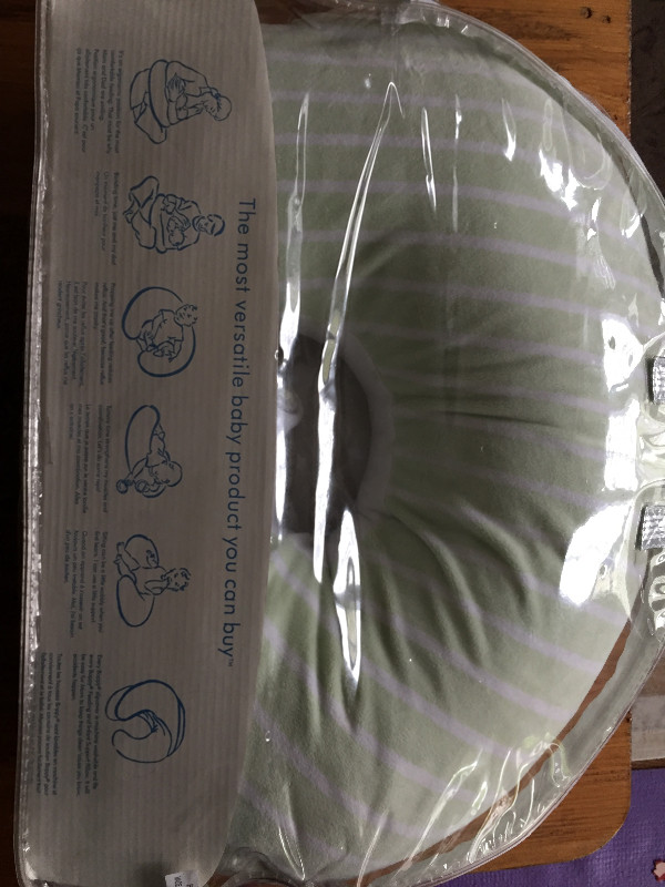 Boppy Nursing Pillow and Protective Cover -  Offering for $25 in Feeding & High Chairs in Markham / York Region - Image 3