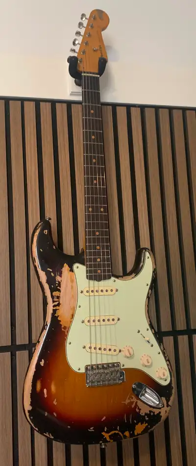 Fender Mike McCready Signature Relic Stratocaster, View more