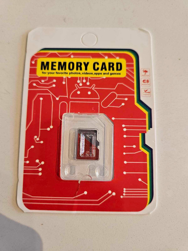 Micro SD card in Cell Phone Accessories in City of Toronto
