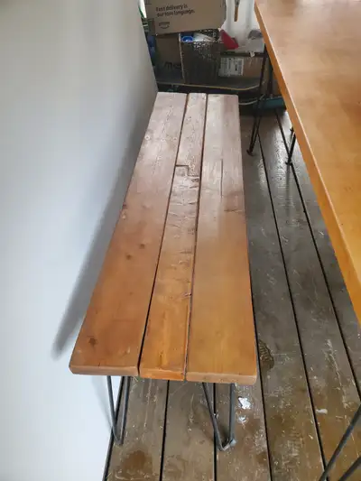 Table et banc, faits maison en bloc de boucher, pour salle à manger ou terrasse. Dimensions 72 pouce...