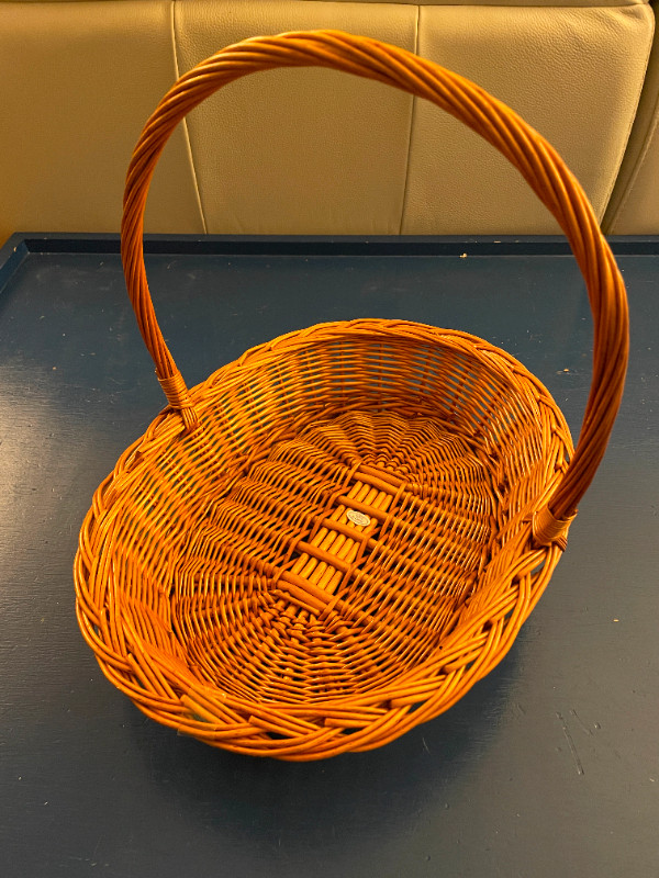 Wicker Basket / Waste Bin in Storage & Organization in Edmonton - Image 2