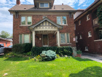 1 or 2 Rooms for rent-Female University of Windsor students only