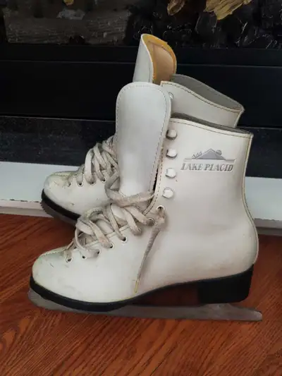 WOMENS SKATES SIZE 6, View more