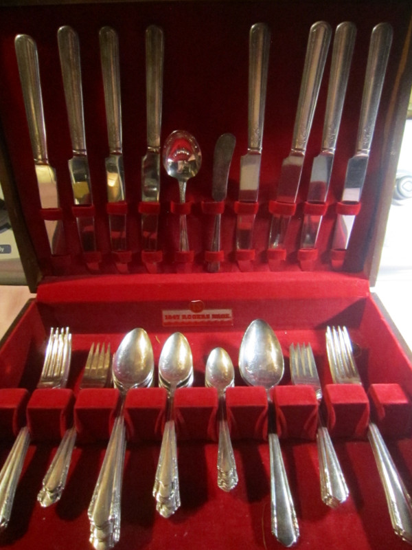MALIBU silverware set, Service for 8 dans Art et objets de collection  à Portage la Prairie - Image 2