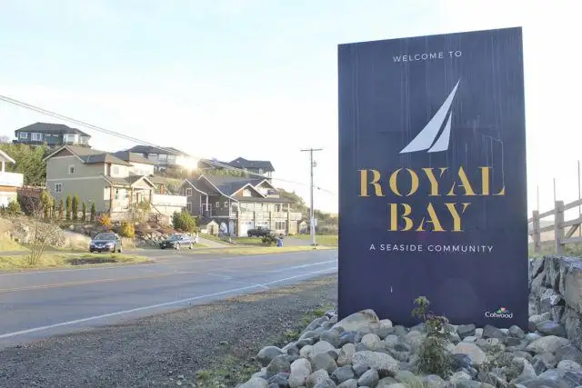 2 BD Apt Suite, Sep Entry w Parking - Modern Home Royal Bay Area