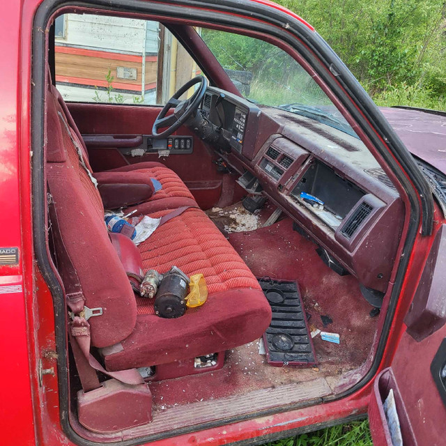 1992 chevy 1500 in Cars & Trucks in Edmonton - Image 4