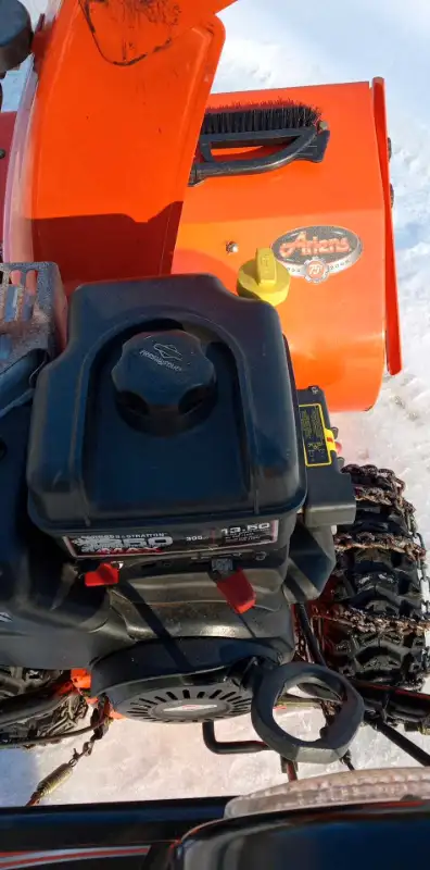 Ariens 27LE Snowblower in Snowblowers in Renfrew - Image 5