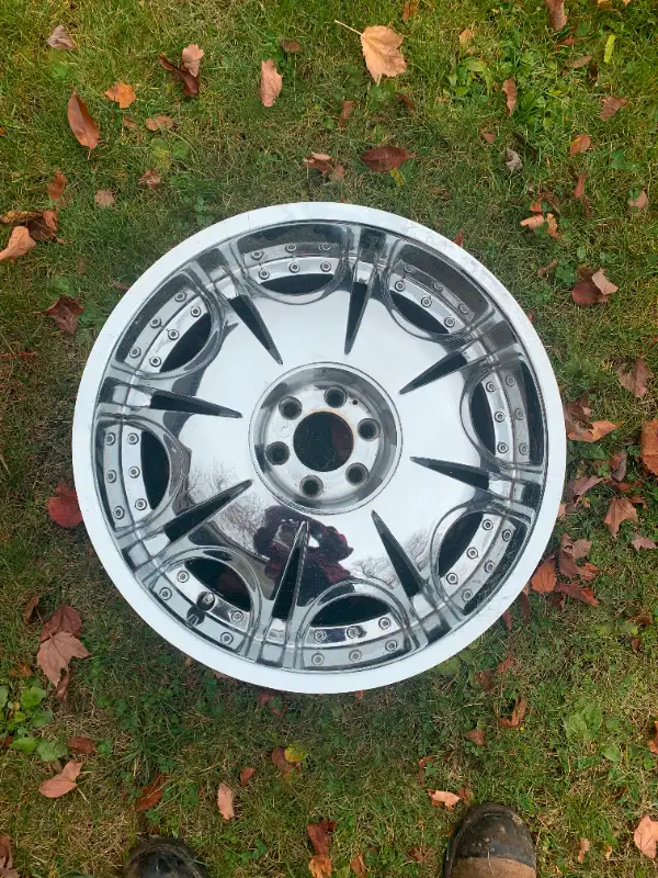 Chrome Rims - New Condition - 6X114.3 mm Bolt Pattern 1 in Tires & Rims in Oakville / Halton Region - Image 3