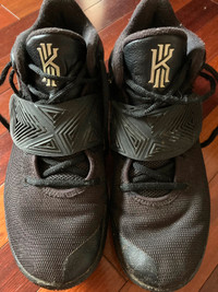 Nike Kyrie flytrap men’s sneaker sz 10