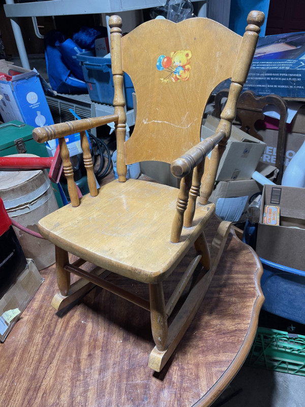 VINTAGE KIDS SIZE WOODEN ROCKING CHAIR #V1015 in Chairs & Recliners in Edmonton