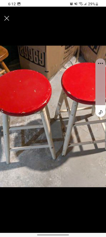 2 solid antique stools in Chairs & Recliners in Moncton - Image 2