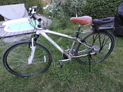 Vélo Hybride performance Trek, Haute Gamme, Ultra Léger, NEUF, View more