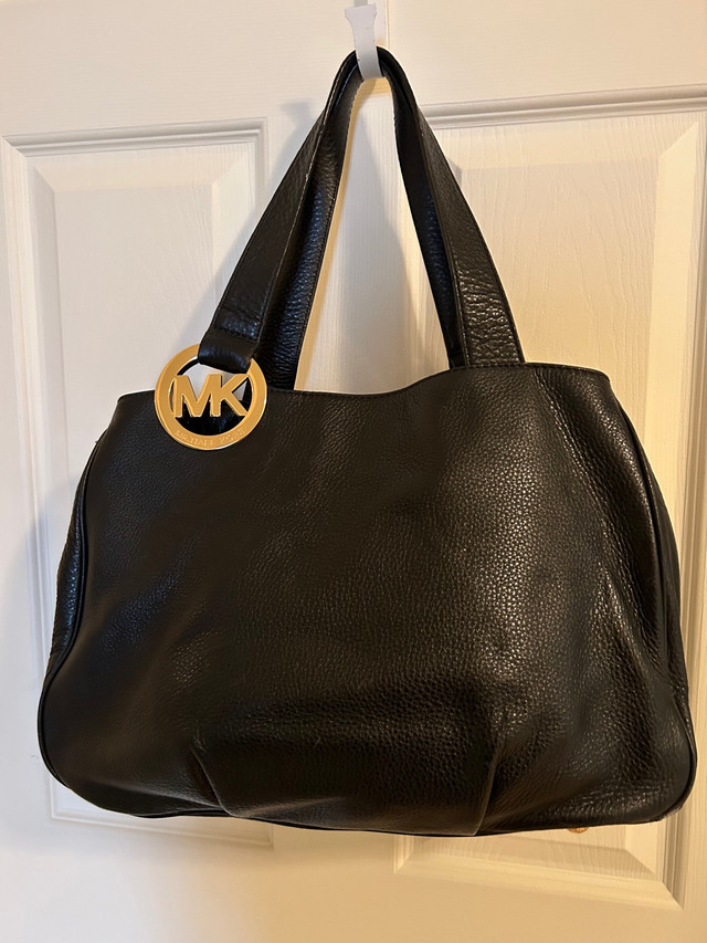 Superbe sac noir en cuir véritable Michael Kors dans Femmes - Sacs et portefeuilles  à Laval/Rive Nord