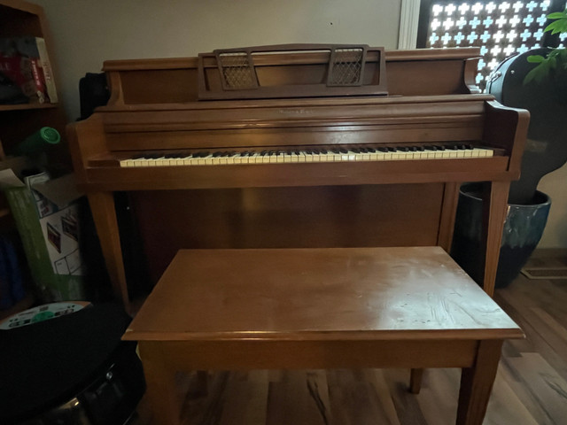 Upright Piano in Pianos & Keyboards in Calgary - Image 3
