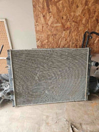 Used 2019 kenworth w900L radiator