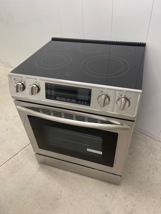 Insignia 30" 4.8 Cu. Ft. Electric Convection Range with Self Cle in Stoves, Ovens & Ranges in City of Toronto