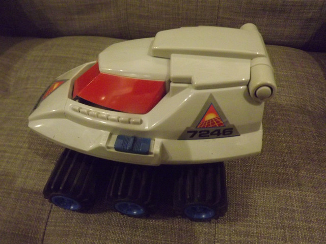 1984 Tonka Guardian Go Bot in Toys & Games in Hamilton - Image 2
