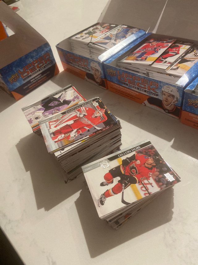 Over 1000 hockey cards from six boxes. ( no young guns)) in Arts & Collectibles in Oshawa / Durham Region - Image 3