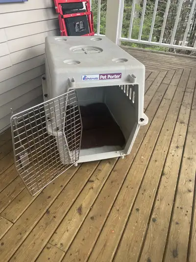 This is a large Petmate Pet Porter kennel, ideal for transporting your larger canine companion safel...