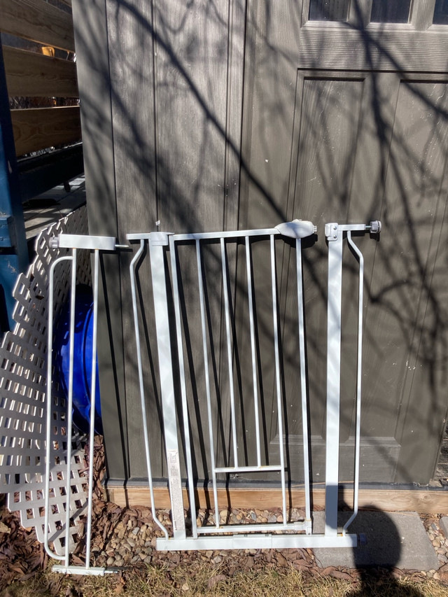 Metal baby gate in Gates, Monitors & Safety in St. Albert