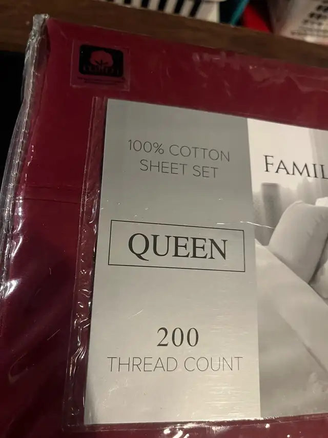 NEW Red Queen Bed Sheet Set in Bedding in London - Image 3