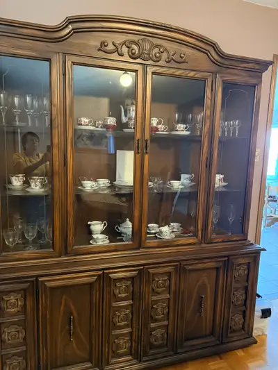 vintage dining room hand carved 2 extra leaves mint madeincanada, View more