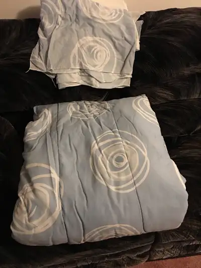 Queen quilt and bedskirt $40, View more